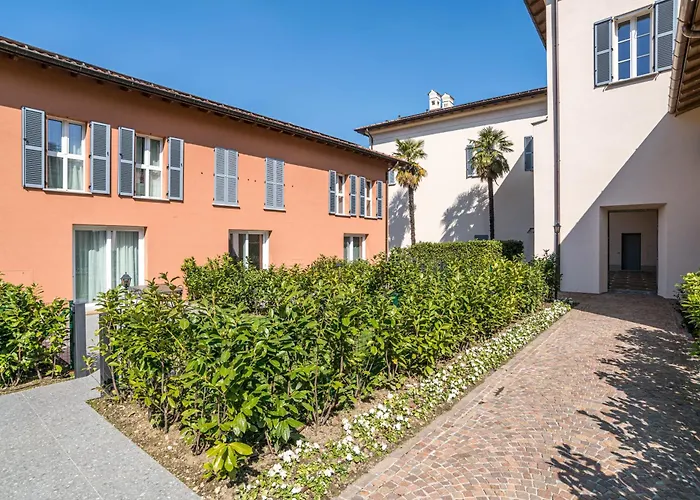 Guesthost - 3-room Apartment, Garden & Pool * كومو