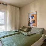 Guesthost - 3-room Apartment, Garden & Pool