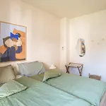Guesthost - 3-room Apartment, Garden & Pool Apartamento Como