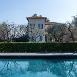 Apartamento Guesthost - 3-room Apartment, Garden & Pool Como