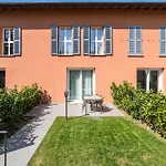 Guesthost - 3-room Apartment, Garden & Pool