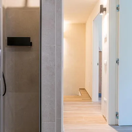 Appartement Guesthost - 3-room Apartment, Garden & Pool Como