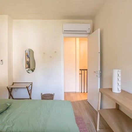 Guesthost - 3-room Apartment, Garden & Pool Όπως