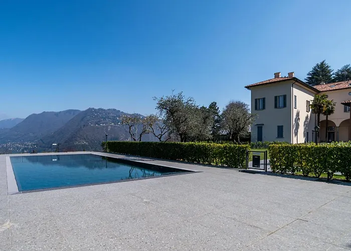 Guesthost - 3-room Apartment, Garden & Pool * Como