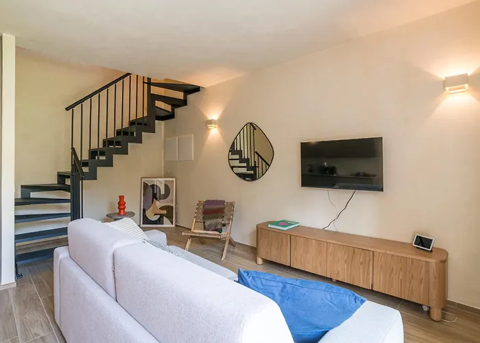 Guesthost - 3-room Apartment, Garden & Pool Como