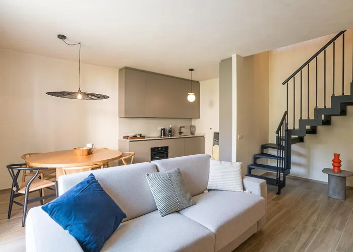 Guesthost - 3-room Apartment, Garden & Pool Como