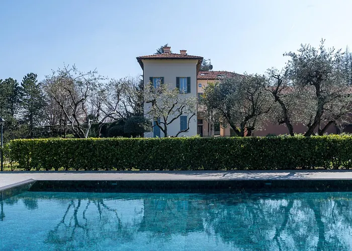 Apartmán Guesthost - 3-room Apartment, Garden & Pool Como