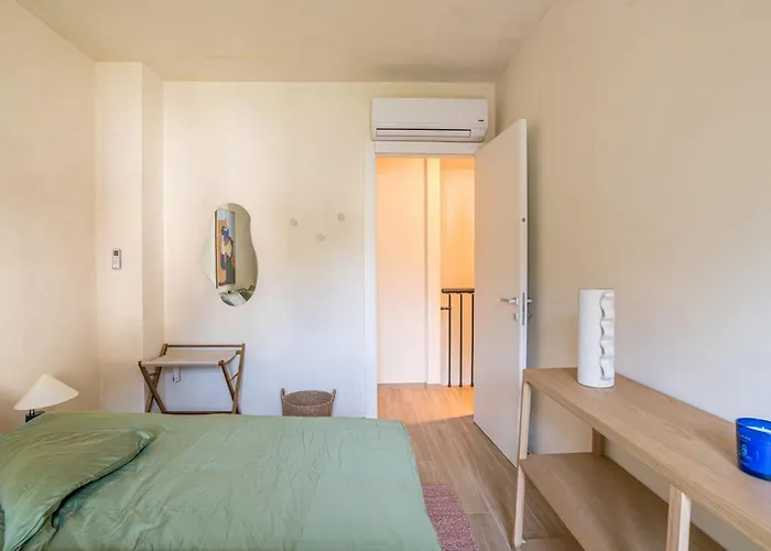 Guesthost - 3-room Apartment, Garden & Pool Como