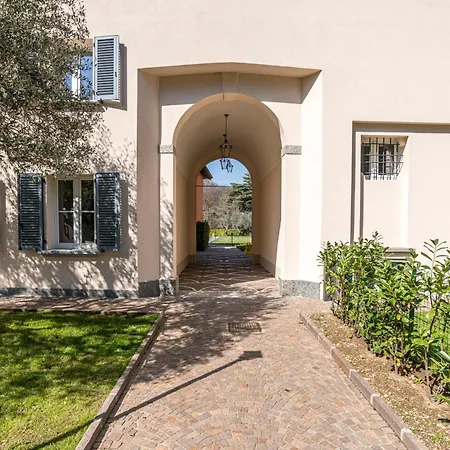 Guesthost - 3-room Apartment, Garden & Pool * Como