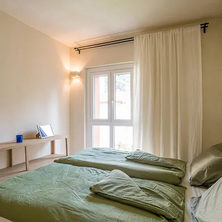 Apartmán Guesthost - 3-room Apartment, Garden & Pool