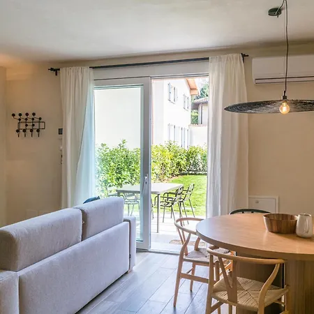 Guesthost - 3-room Apartment, Garden & Pool Apartmán Como